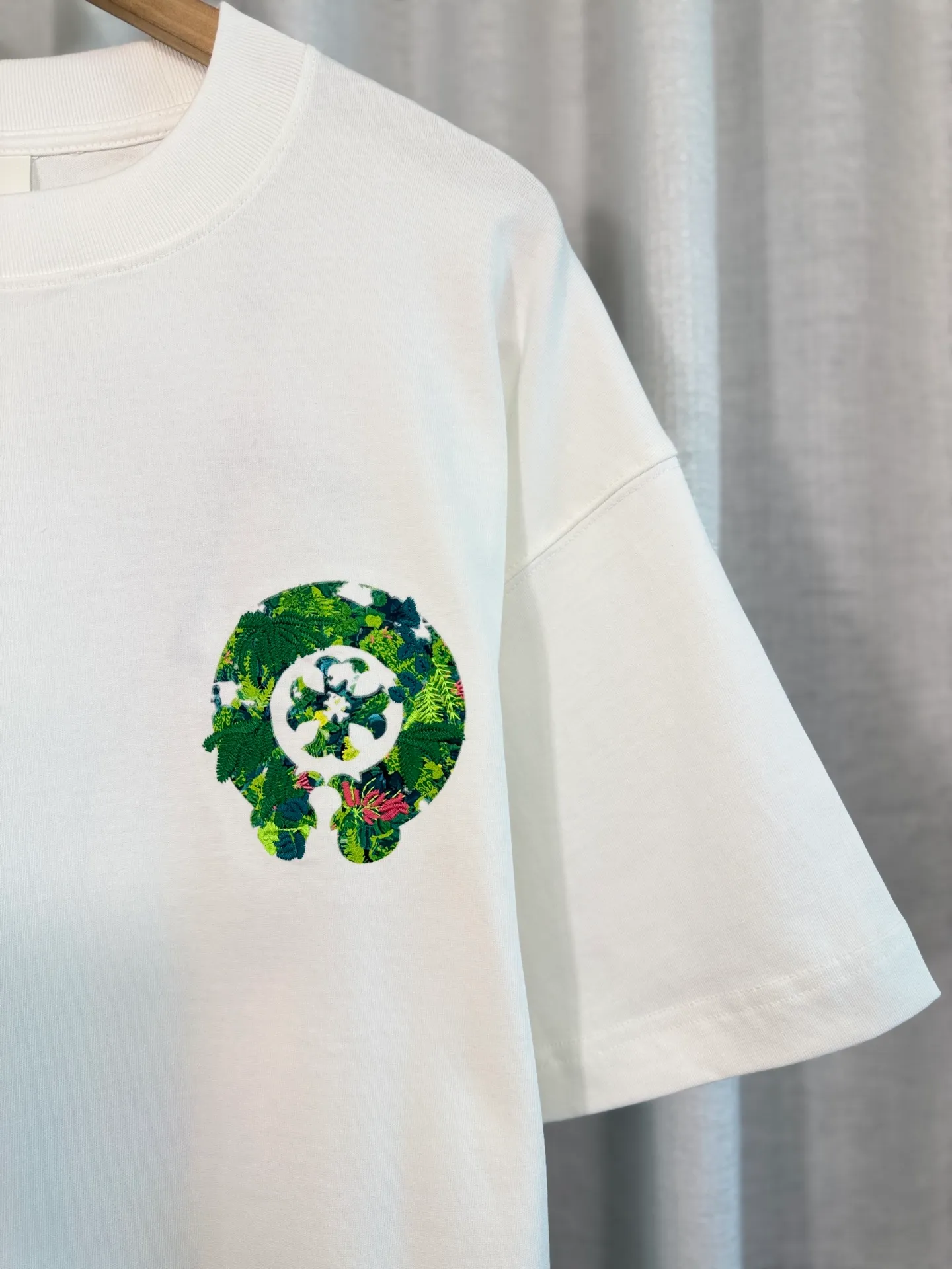 P210 ch high version Chrome Hearts 2025 spring and summer new horseshoe cross print washed appliqué short-sleeved T-shirt, fabric: 26 double yarns, 320 grams weight, electronic 3D printing, compass embroidery Printing process: compass embroidery Color: black white Size: S M L XL Style number: 5169
